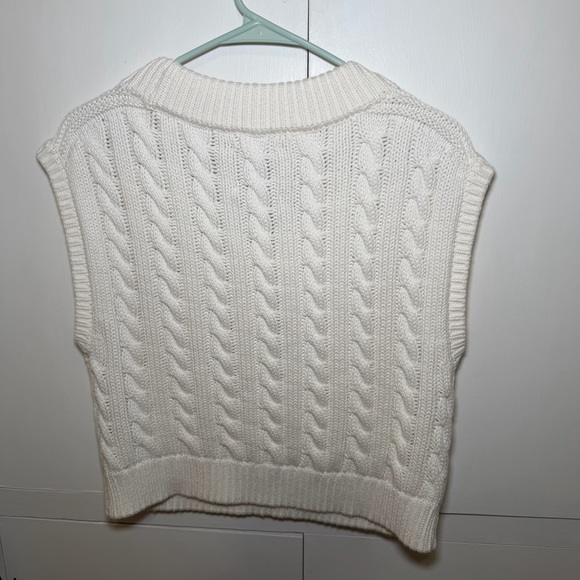 Abercrombie & Fitch White V-Neck Sweater Vest - Picture 4 of 4